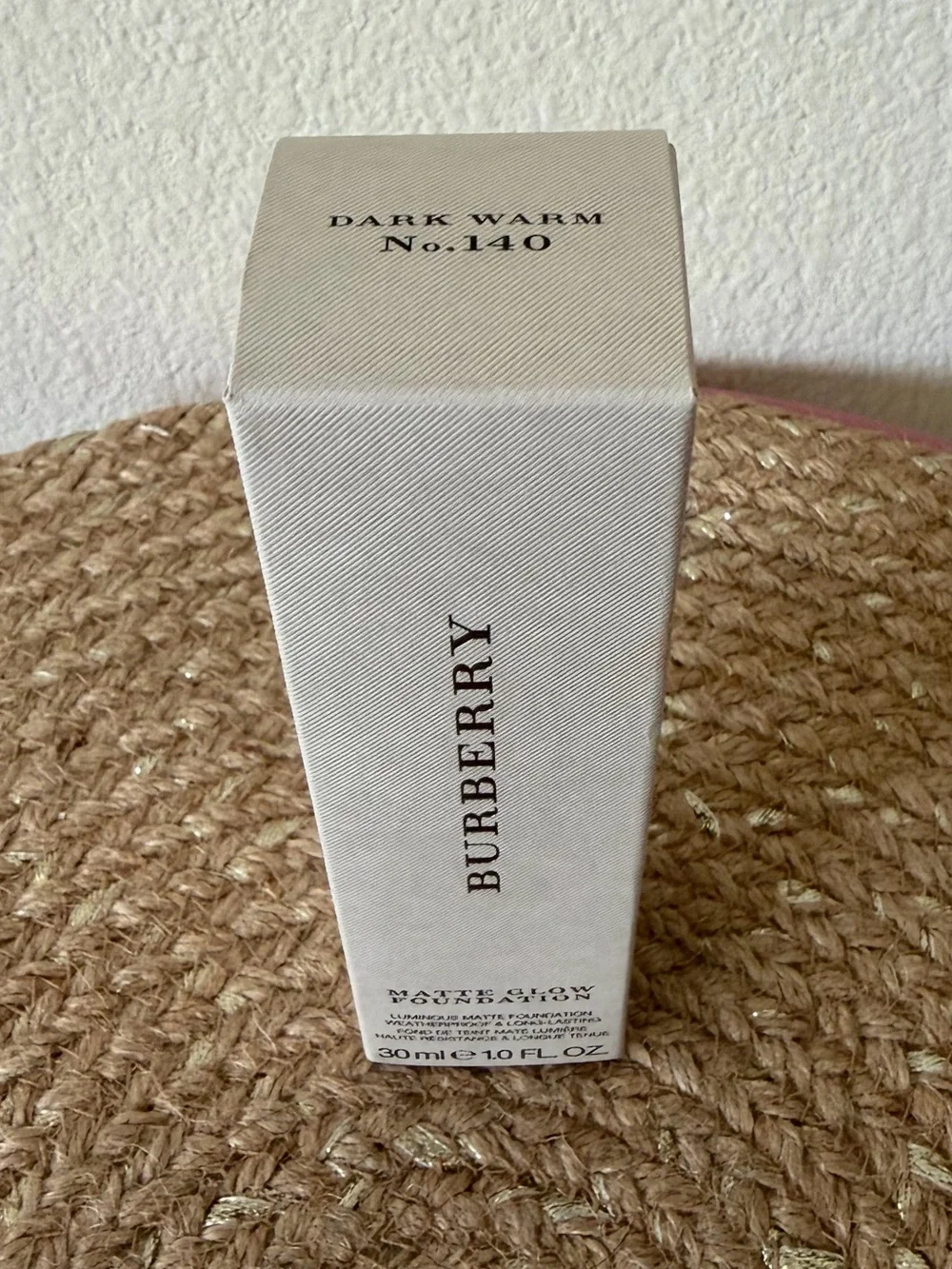 Burberry Matte Glow Foundation Dark Warm No. 140
